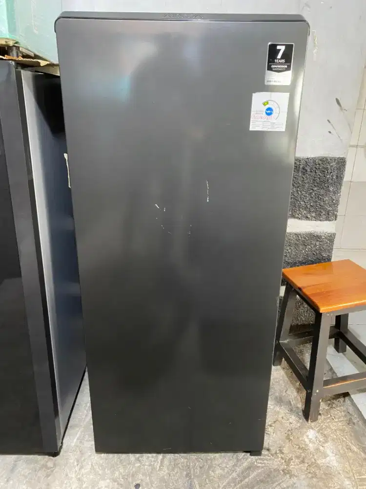 Aqua aqr-d225 kulkas terbaru 180 liter like new