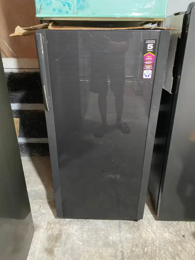 Polytron pra17 kulkas satu pintu terbaru 170 liter like new