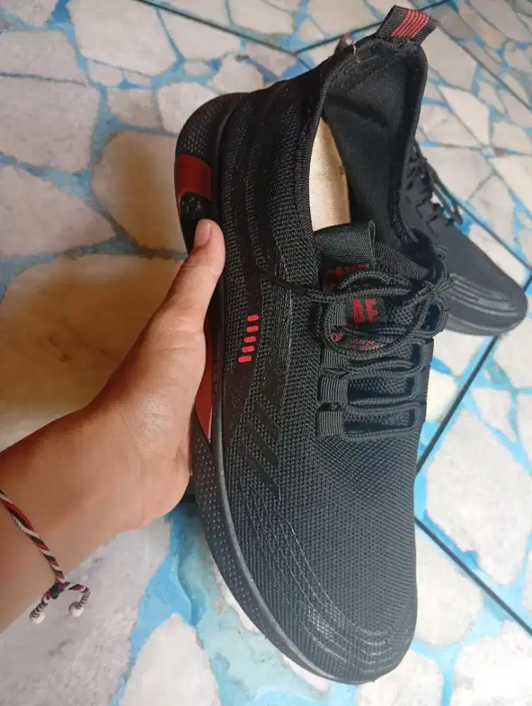 Sepatu running size 42