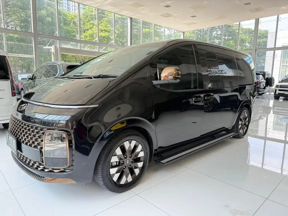 Hyundai Staria 2.2 Signature 2022 nik 22 7Seater black
