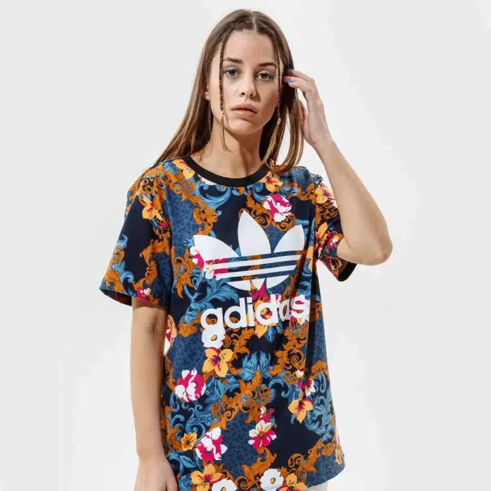 Kaos Adidas Studio London Women AOP Big Logo Size XS
