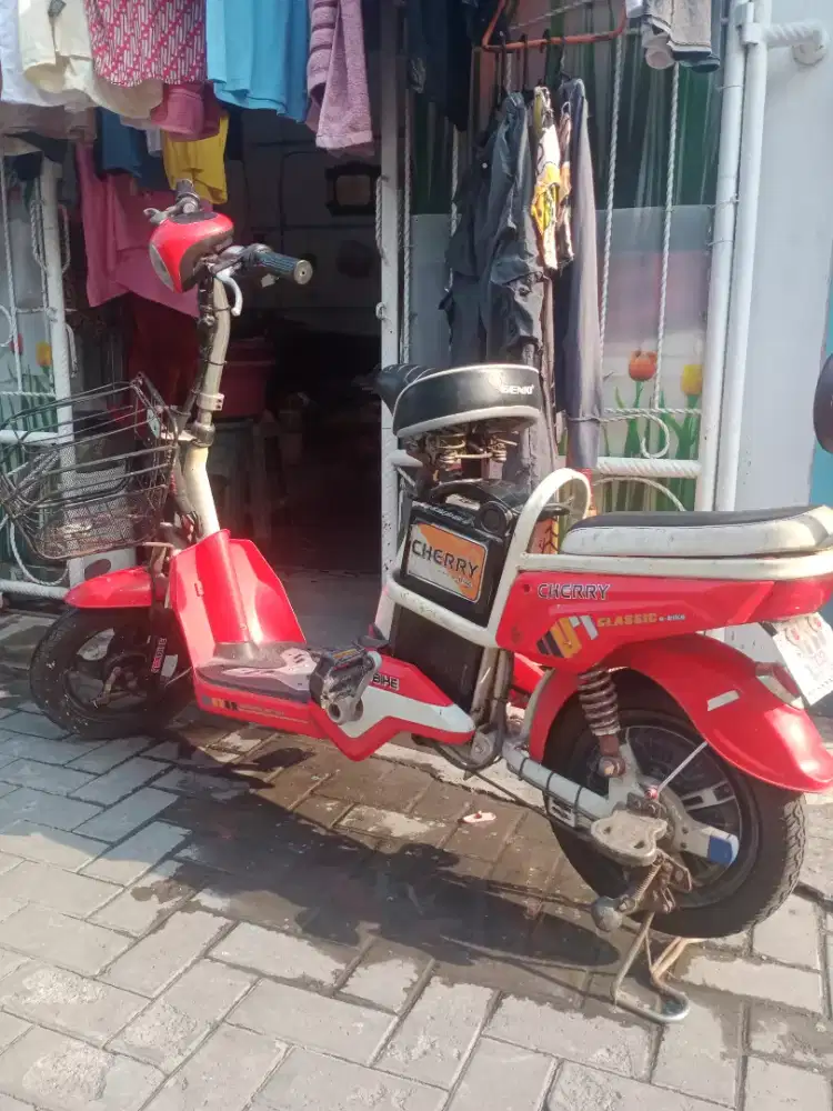 Sepedah listrik merk cherry