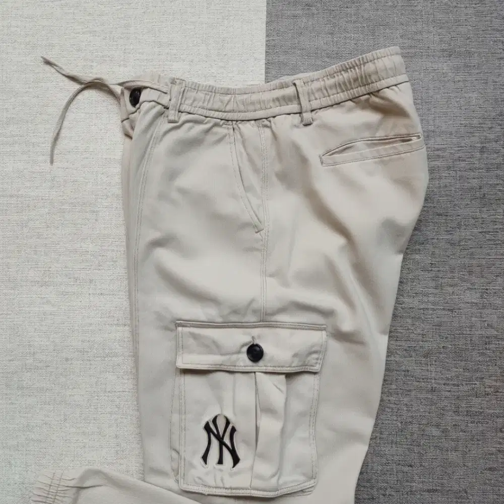 Celana Cargo Denim MLB Yankes colour cream Size 100