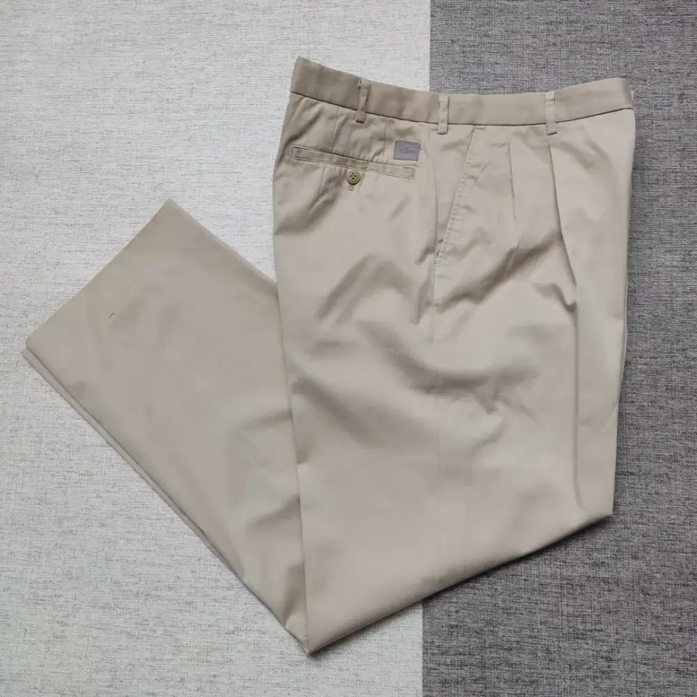 Celana Panjang Chinos Lacoste colour Cream Size 34cm