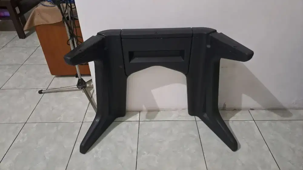 Stand Keyboard Plastik Tebal