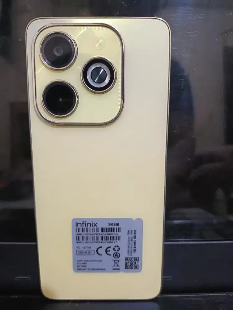 Infinix HOT 40i 8/256 + charger