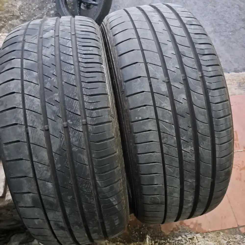 Ban 235 50 18 dunlop lm705 masih sangat bagus