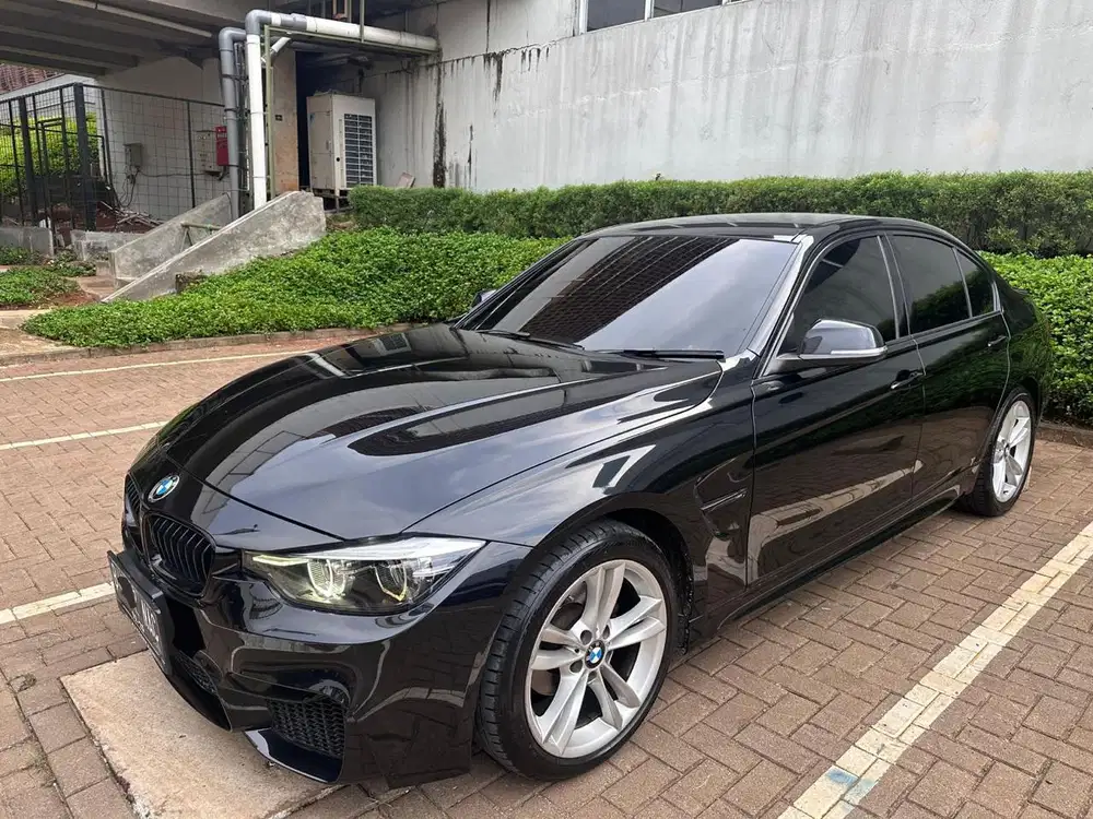 BMW 320i 2019 Bensin