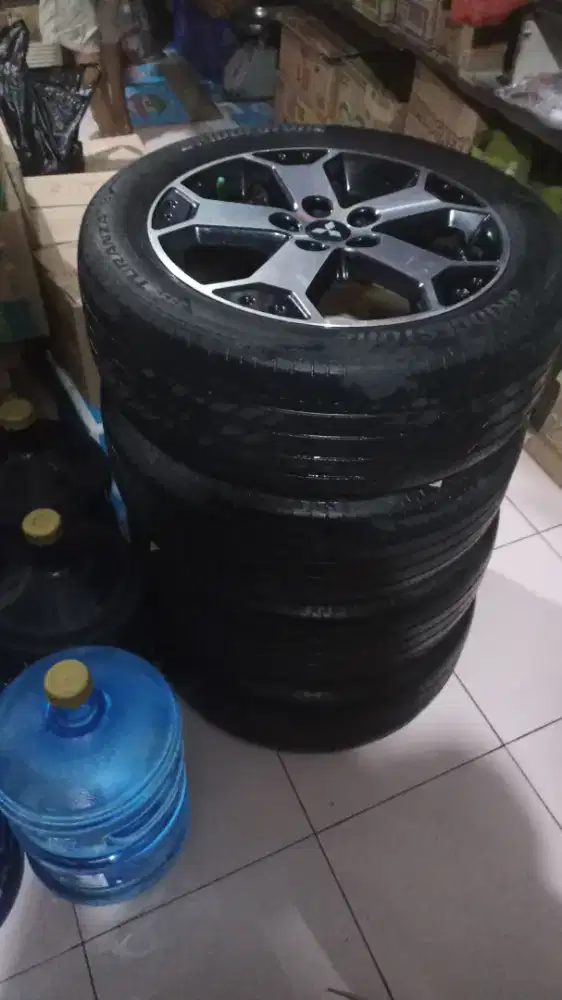 Jual velg+ban ori xpander cross R17 pcd 5x114 ban 80%-+ lok tangerang