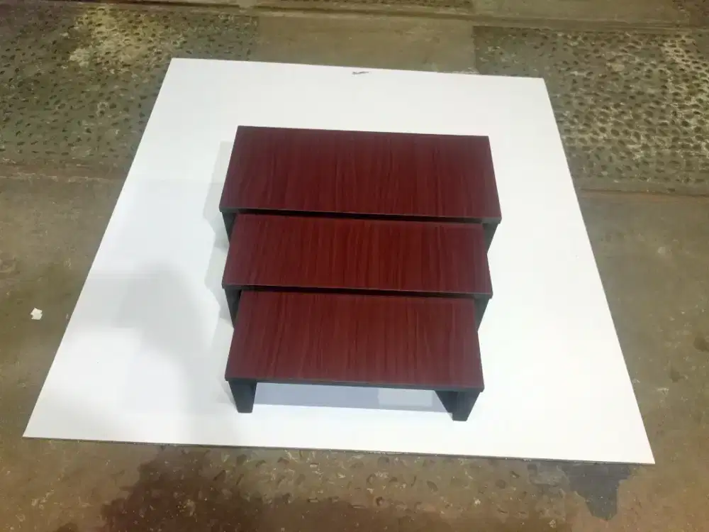 Meja display murah