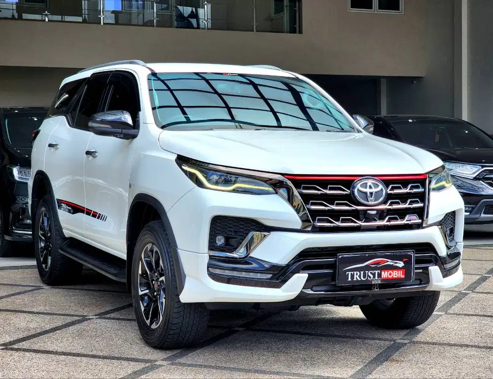 TOYOTA FORTUNER BENSIN SRZ TRD SPORTIVO AUTOMATIC FACELIFT 2021 PUTIH