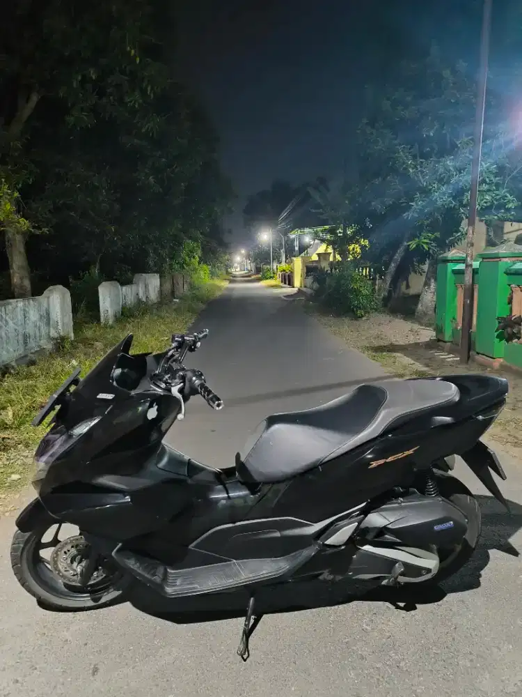 PCX HITAM tahun 2022