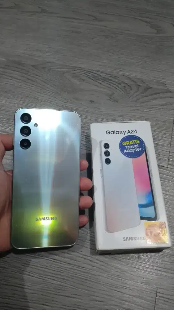 Samsung a24 8/128GB silver