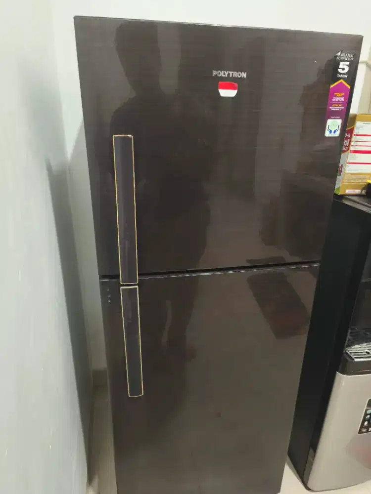 Kulkas 2 pintu polytron