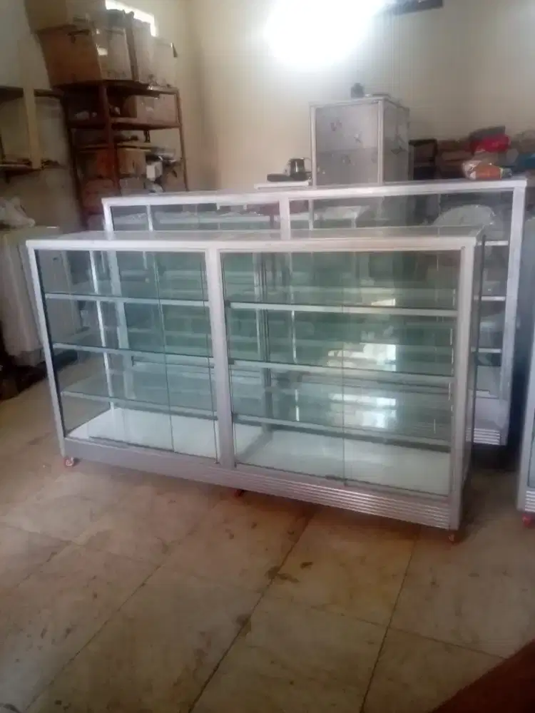 ETALASE BEKAS UK 1.8 METER