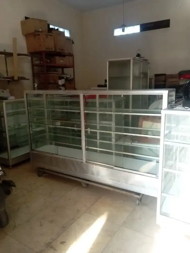 ETALASE BEKAS 2 METER