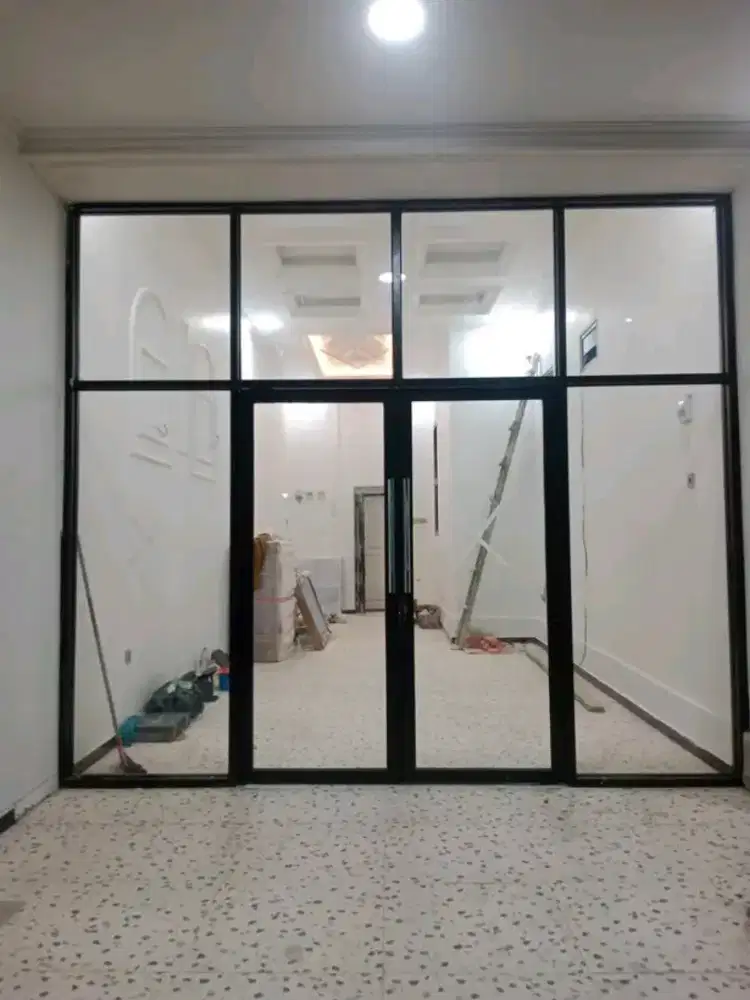 Kusen aluminium dan kaca