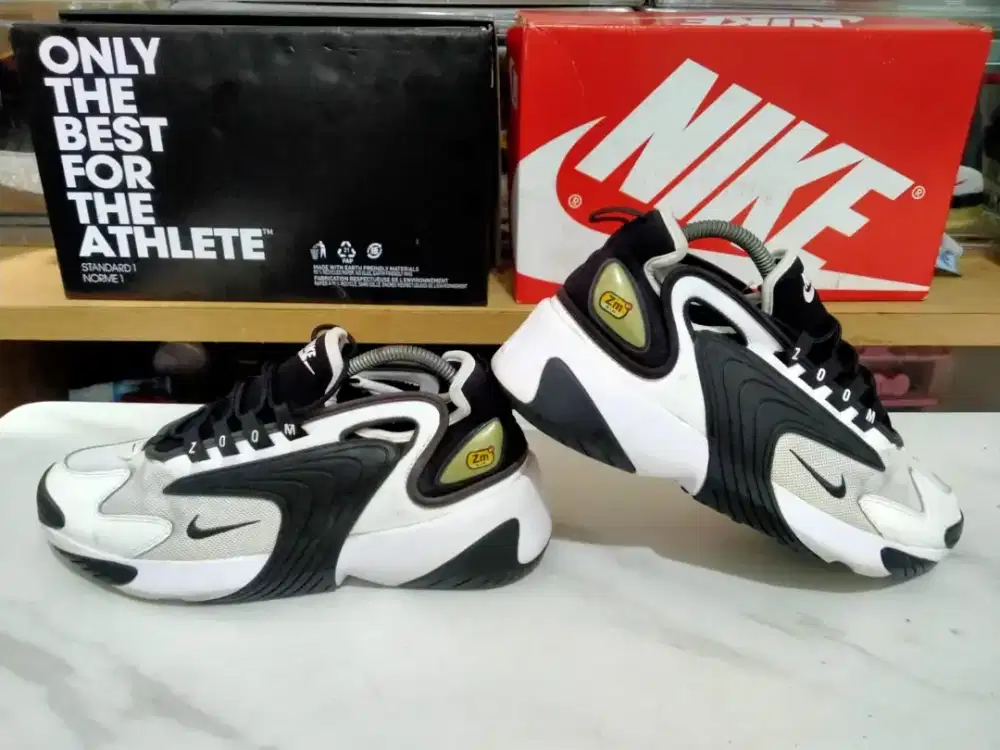 Sepatu Running Nike M2000