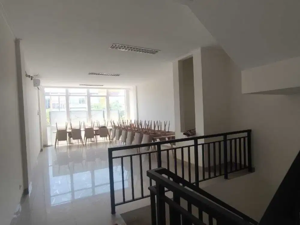 RUKO 3 LANTAI di  MAGNA SUMMARECON BANDUNG Ruko Strategis Bagian depan