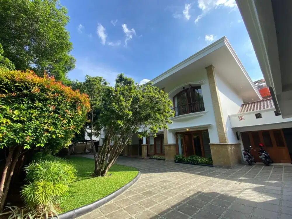 Disewakan Cepat Rumah 2 Lantai 6 Br Luas 1500m2 Private Pool Jakarta Selatan