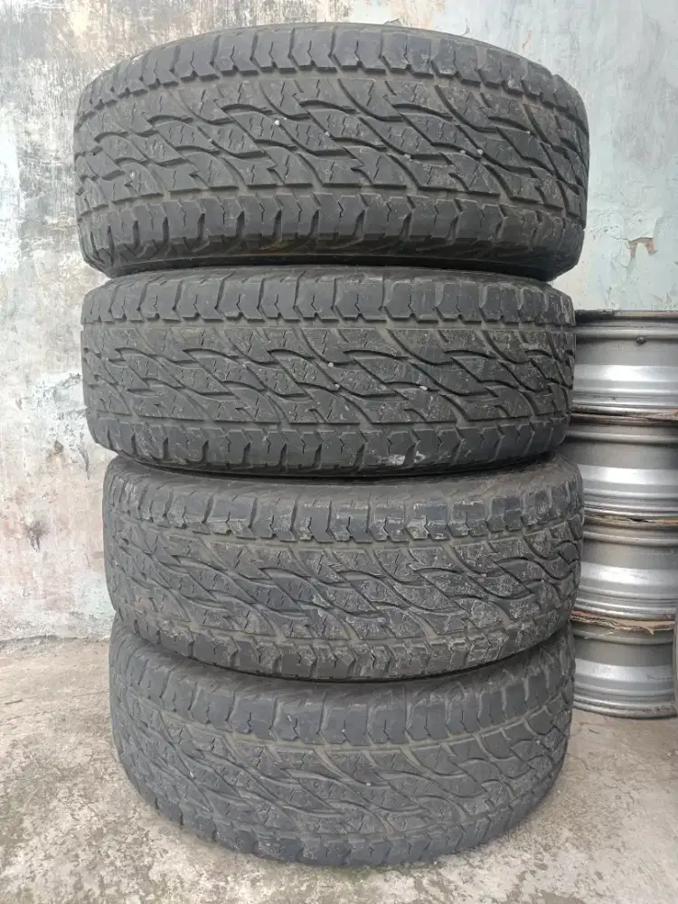 Bridgestone Dueler AT D697 ukuran 265/65 R17 Ban mobil