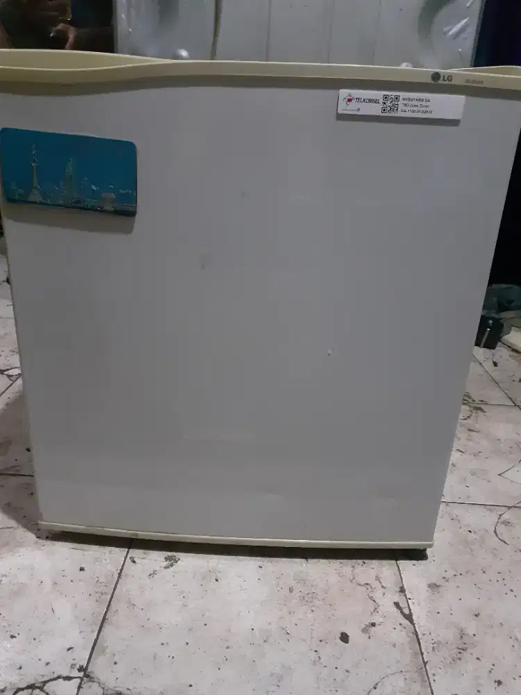 Jual klkas mini bar LG original normal mulus garansi di anter