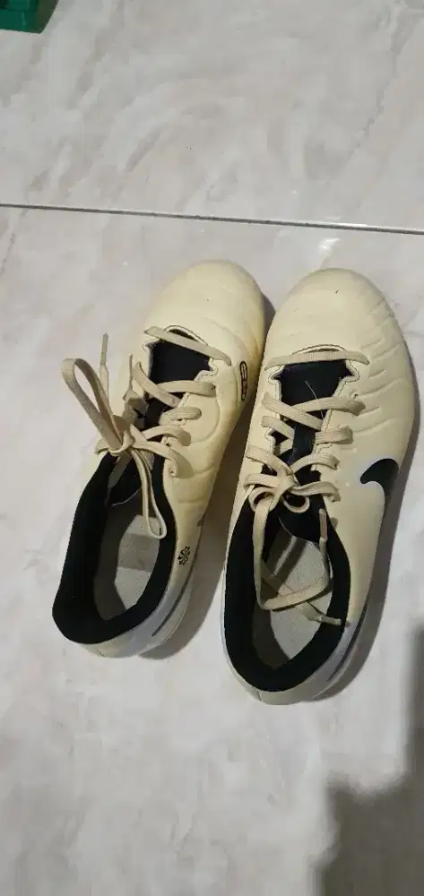 sepatu bola ukuran 36 merek nike