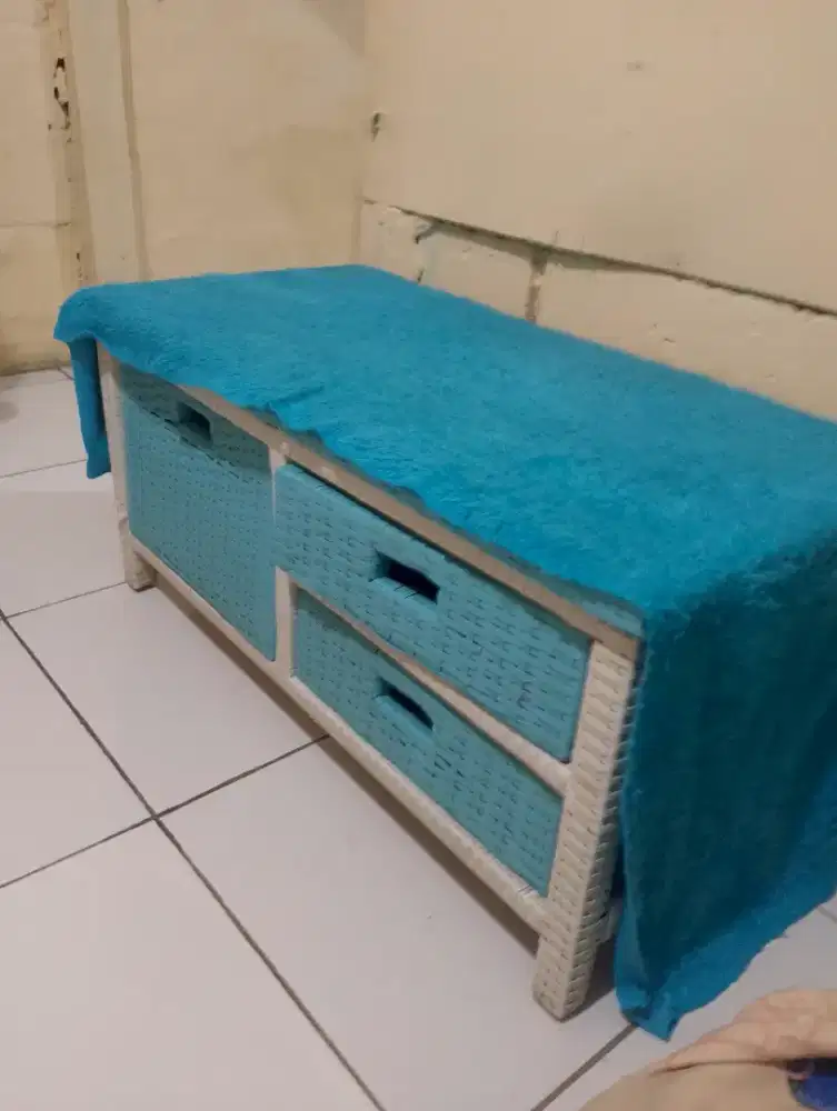 Meja tv dan taplak meja