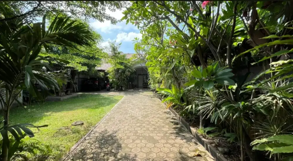 DIJUAL RUMAH SIAP HUNI & USAHA BERKONSEP VILLA