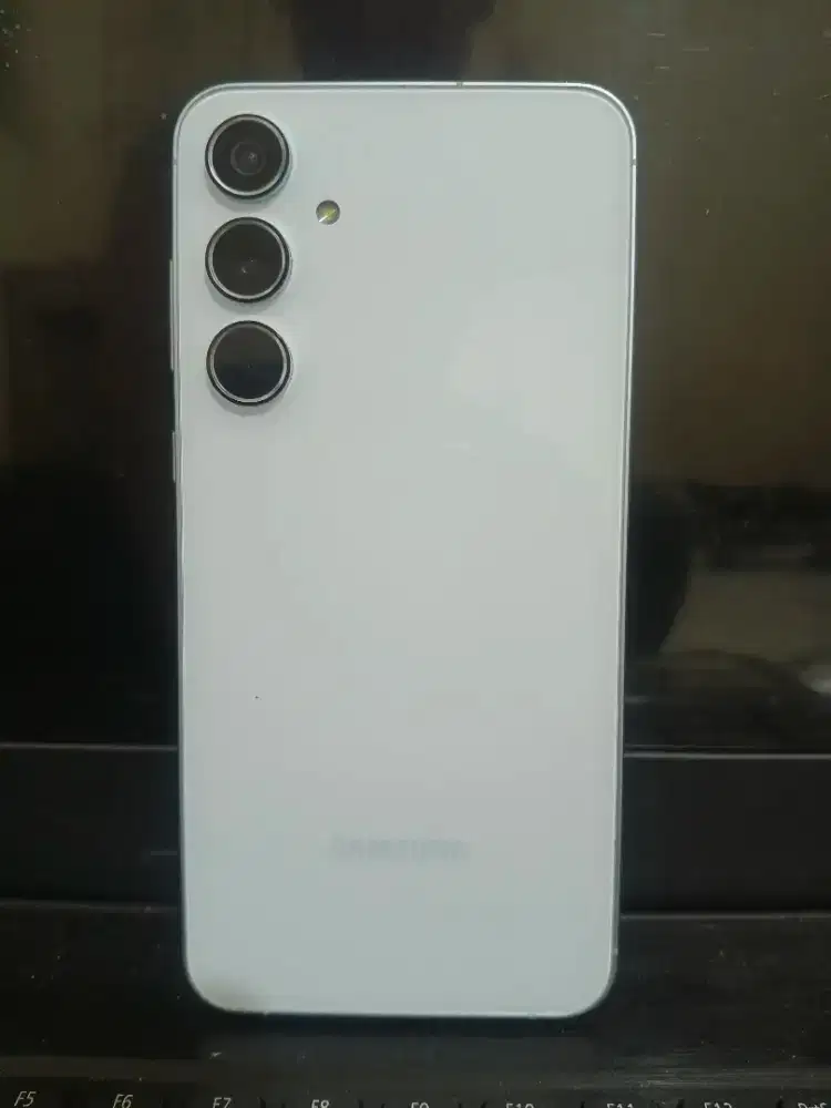 Samsung A55 5G 8/256 + charger
