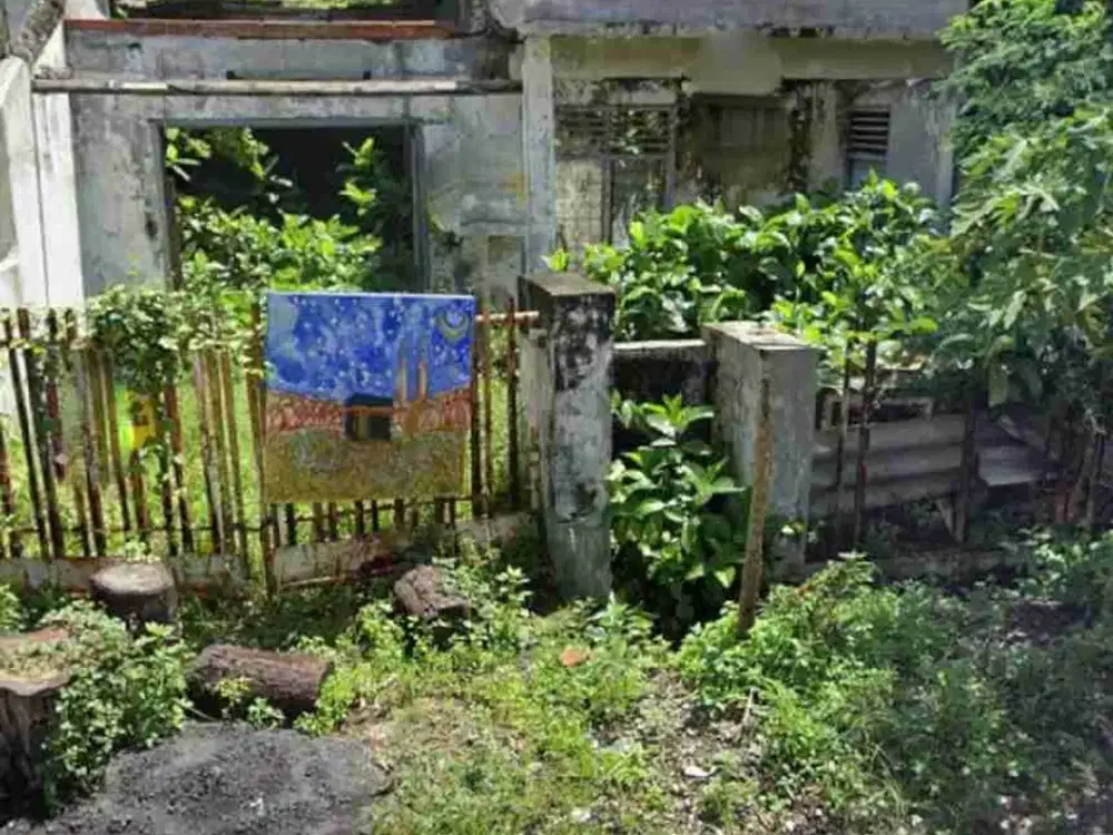Rumah Hitung tanah butuh renovasi total tenggilis tengah