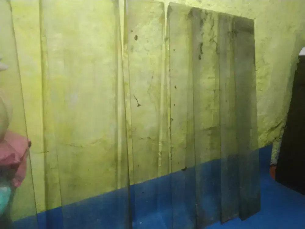 Kaca tempered panjang