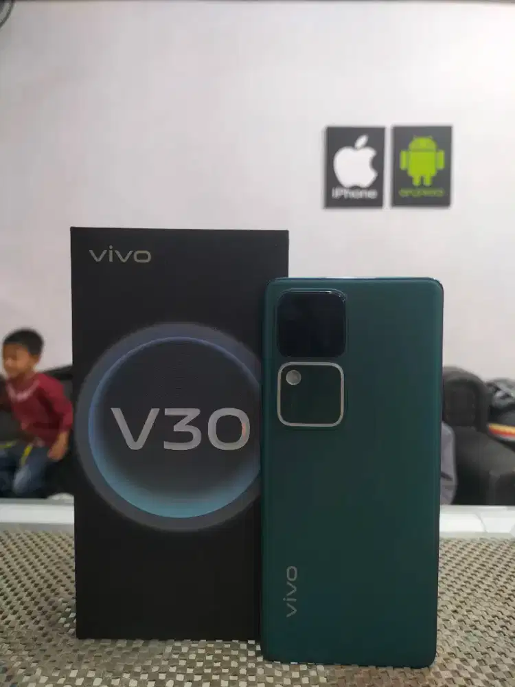Vivo V30 Green 8/256 GB full set original
