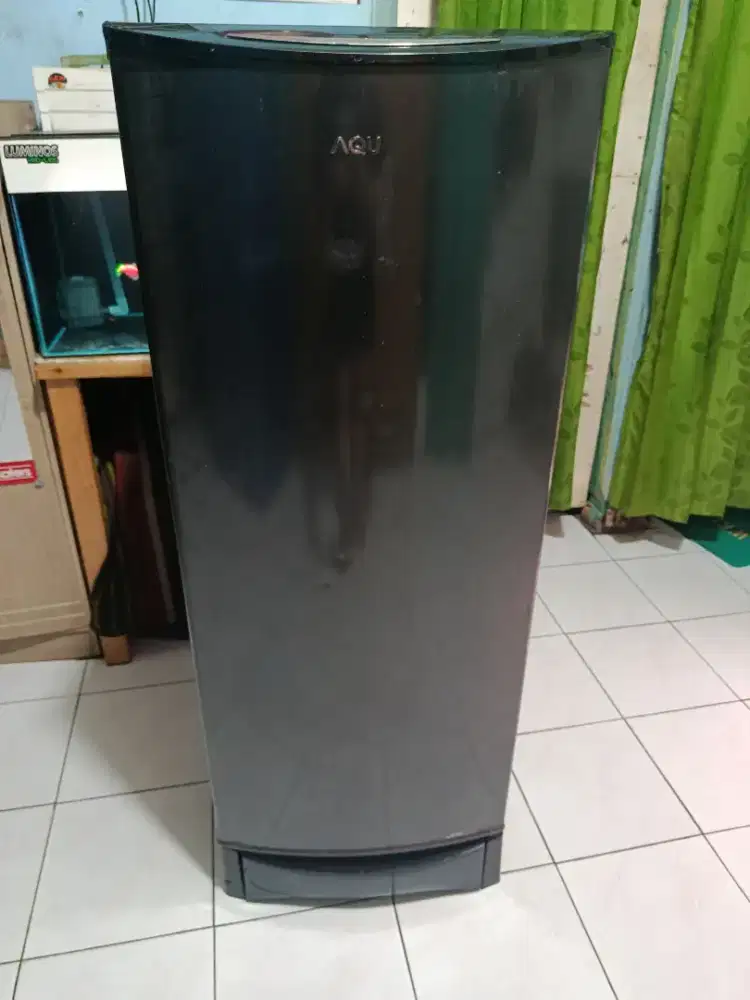 Kulkas 1 pintu merek AQUA