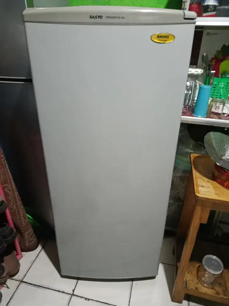 Freezer rak merek Sanyo 6 rak