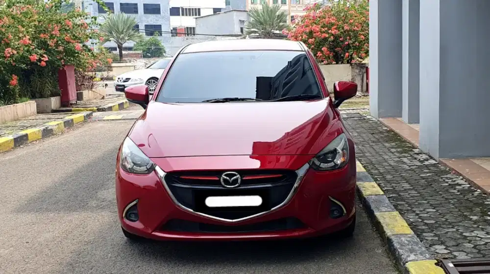 Mazda 2 r skyactive 2017 pakai 2018 merah