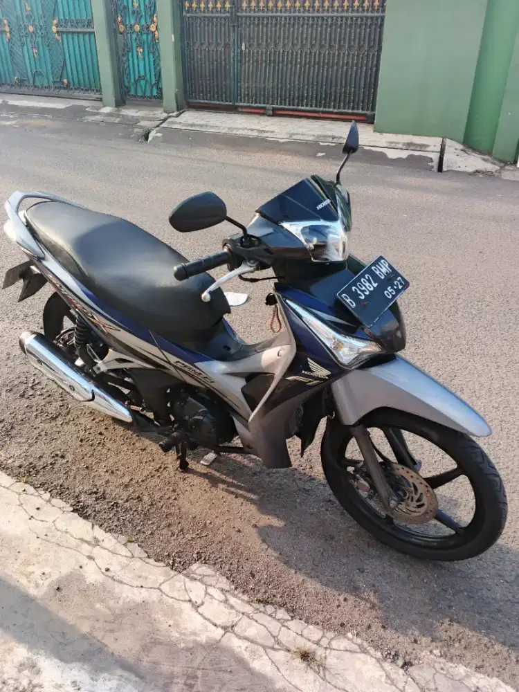 Dijual Honda Supra X 125 Helm In