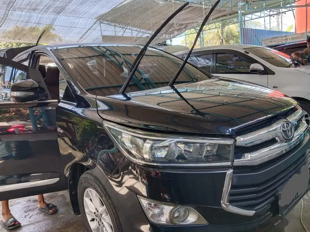 Toyota Kijang Innova Reborn Hitam