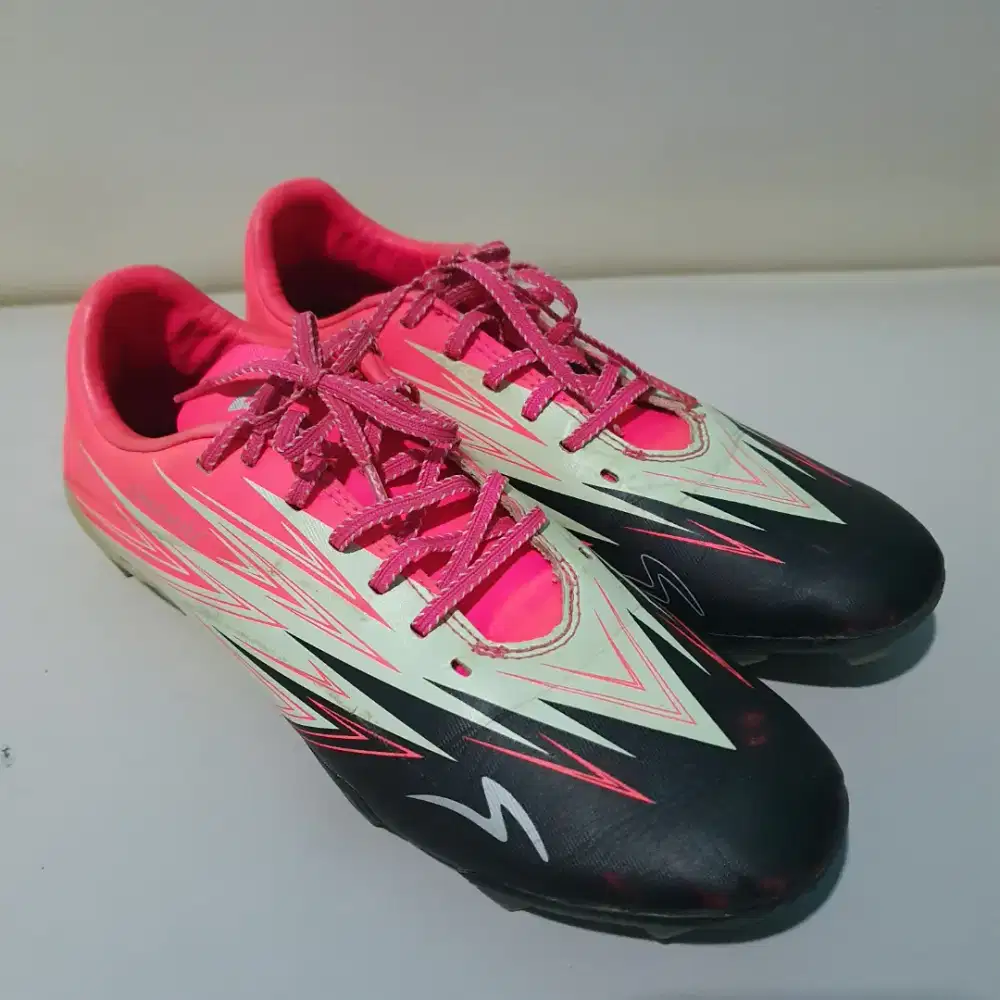 Sepatu Bola Specs Accelerator Lightspeed 3 Pink