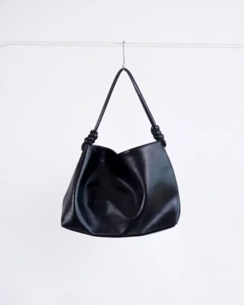 Vintage hitam tanpa resleting