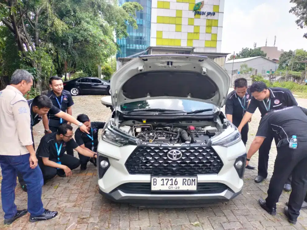 Driver / instruktur sekolah mengemudi