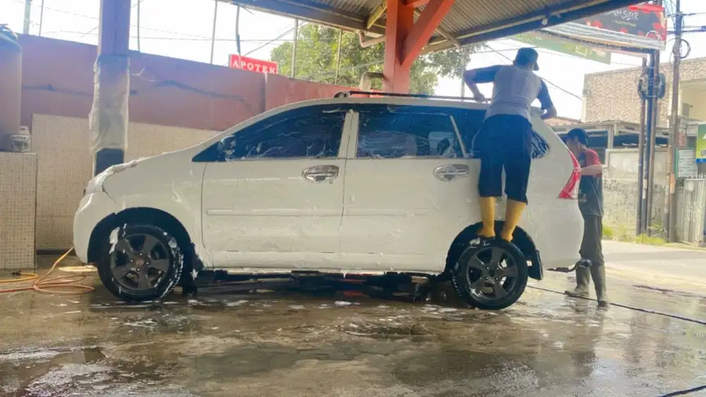 Mobil Daihatsu Xenia X Tahun 2012