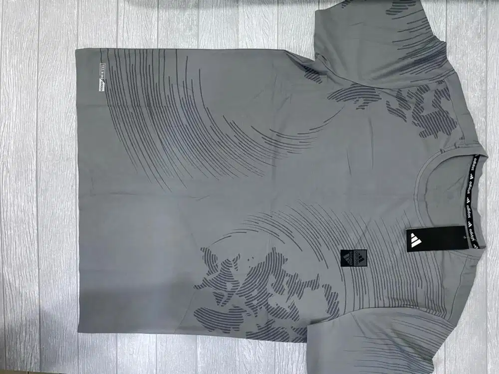 Kaos adidas nike size L