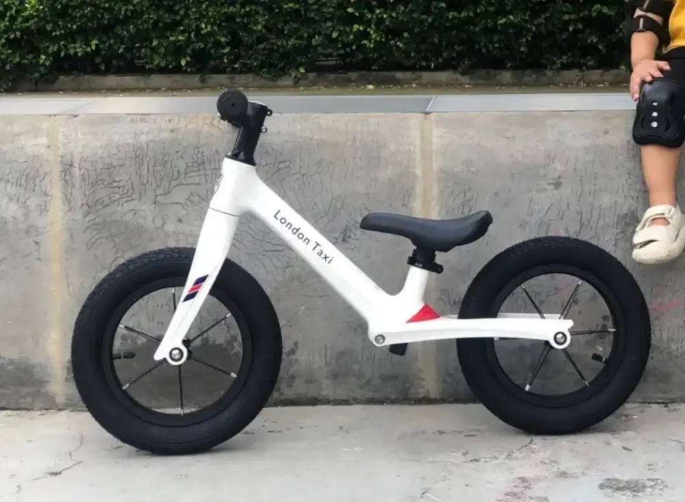 London Taxi Balance Bike PRO