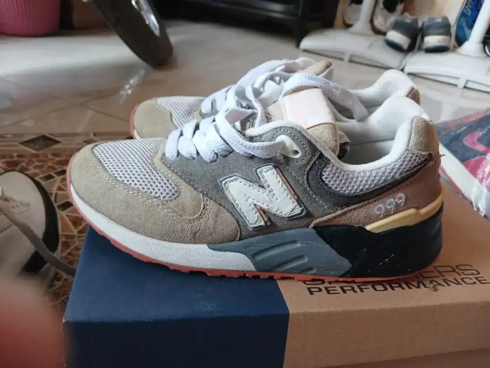 Sepatu NB 999 kondisi second