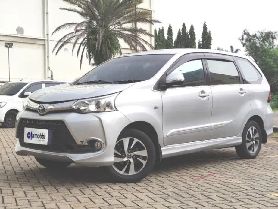 TDP 7,JT Toyota Avanza 1.5 Veloz Bensin-AT Silver 2018
