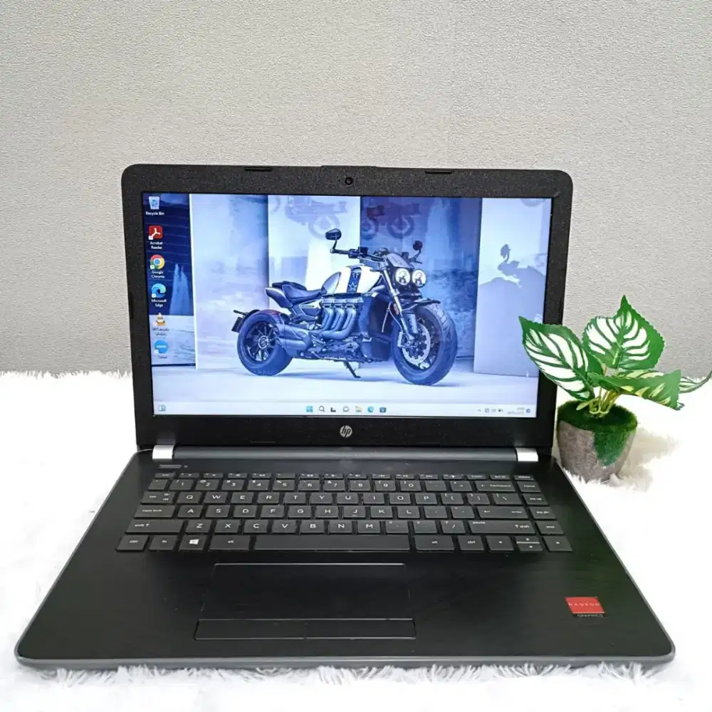 HP 14 BS003TX CORE I3 6006U NVIDIA RADEON 520 2GB RAM 8GB LAYAR 14.0