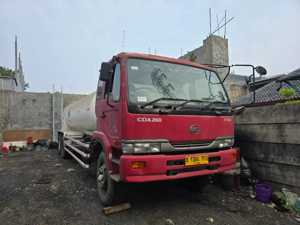 Nissan UD Truk CDA 260 Tronton Long Tangki Nitro