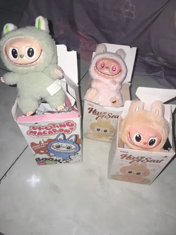 Sepaket Boneka Labubu