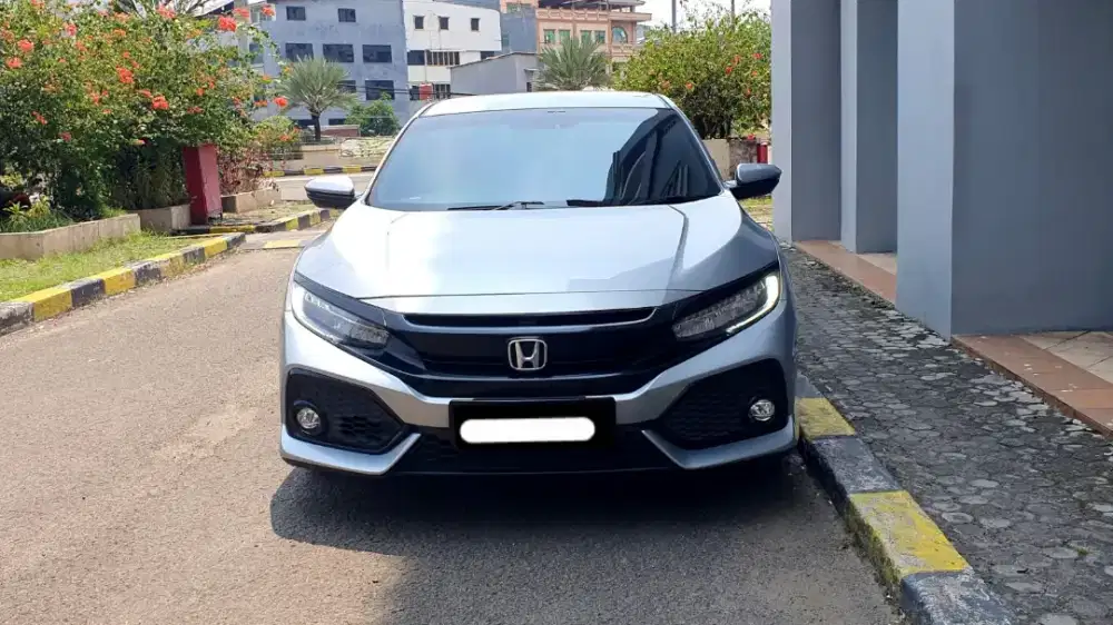 Honda civic hatchback e turbo 2018 silver